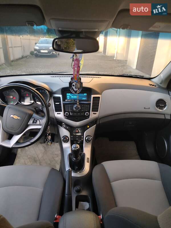 Седан Chevrolet Cruze 2010 в Львові