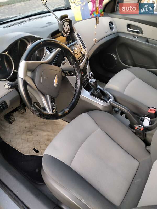 Седан Chevrolet Cruze 2010 в Львові