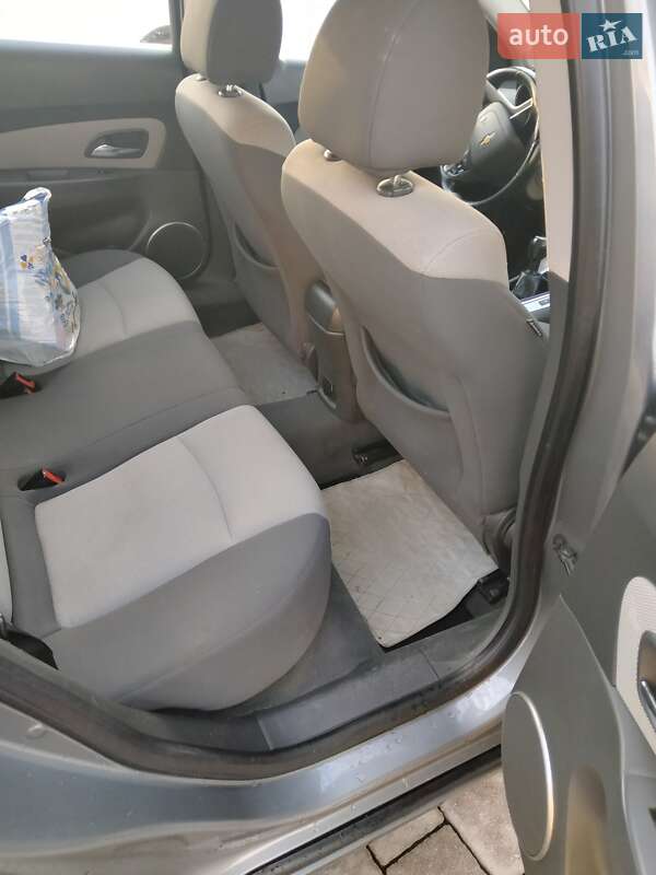 Седан Chevrolet Cruze 2010 в Львові