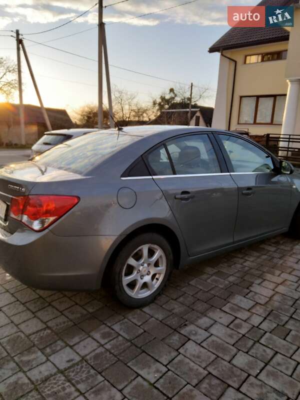 Седан Chevrolet Cruze 2010 в Львові