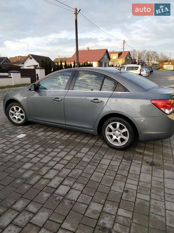 Седан Chevrolet Cruze 2010 в Львові
