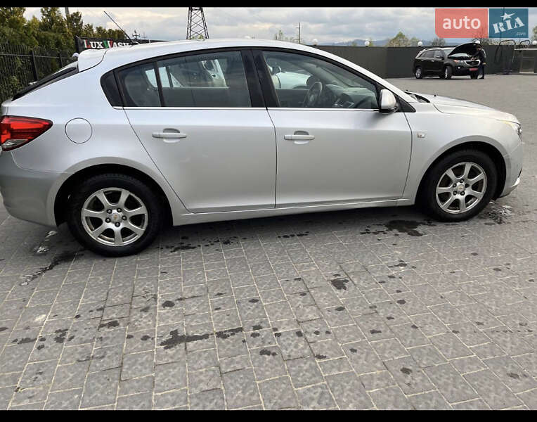 Седан Chevrolet Cruze 2012 в Калуші