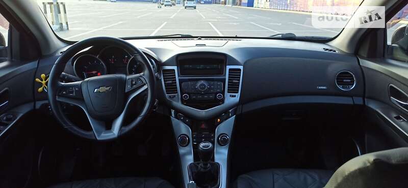 Седан Chevrolet Cruze 2011 в Сумах