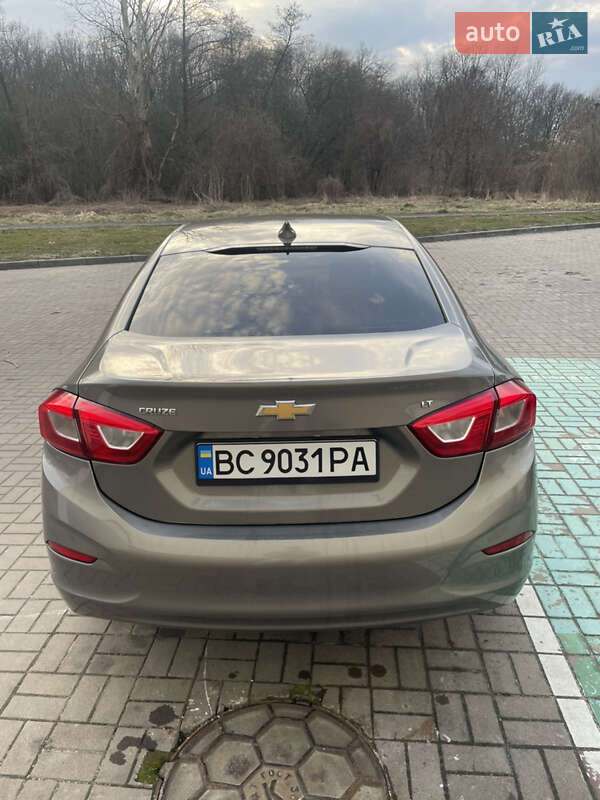Седан Chevrolet Cruze 2018 в Львове