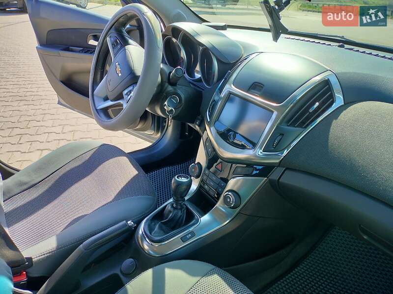 Седан Chevrolet Cruze 2014 в Львові