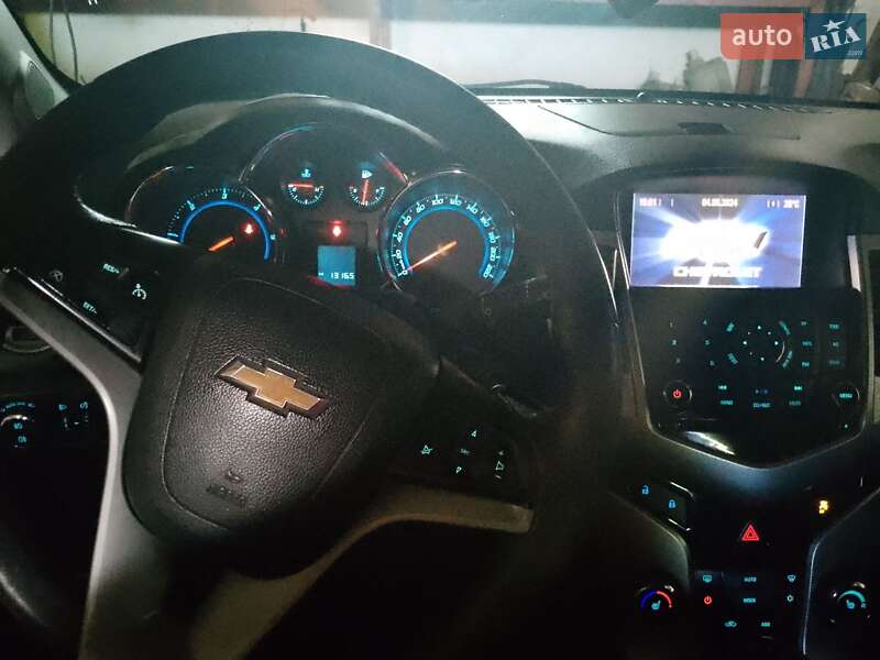Седан Chevrolet Cruze 2011 в Почаєві