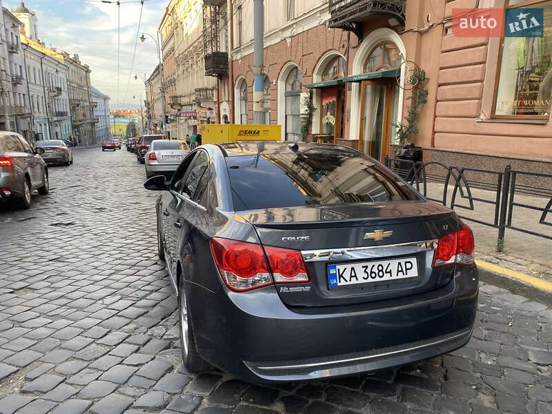 Седан Chevrolet Cruze 2013 в Чернівцях