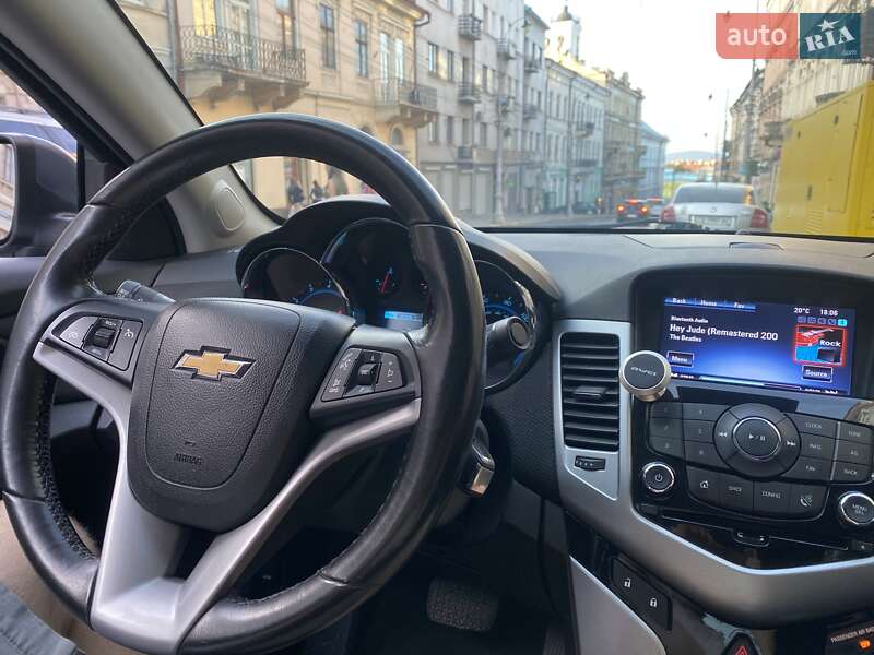 Седан Chevrolet Cruze 2013 в Чернівцях