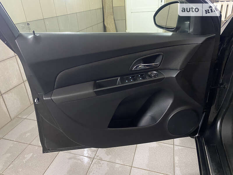 Седан Chevrolet Cruze 2015 в Умани