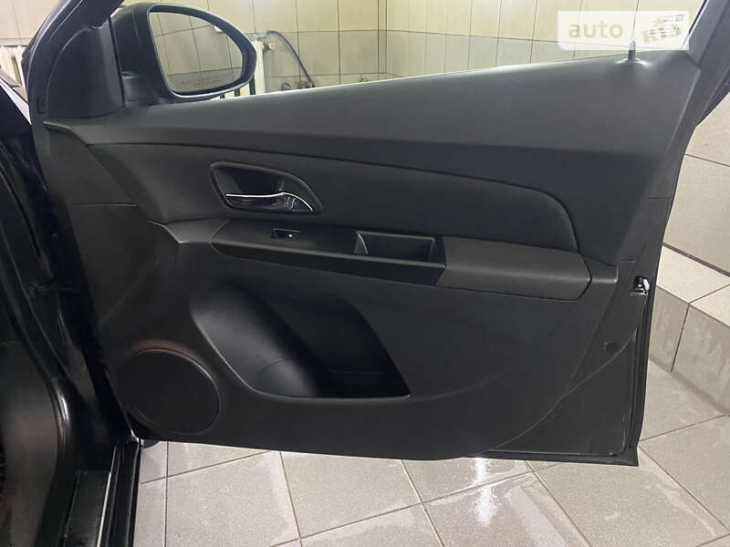 Седан Chevrolet Cruze 2015 в Умани