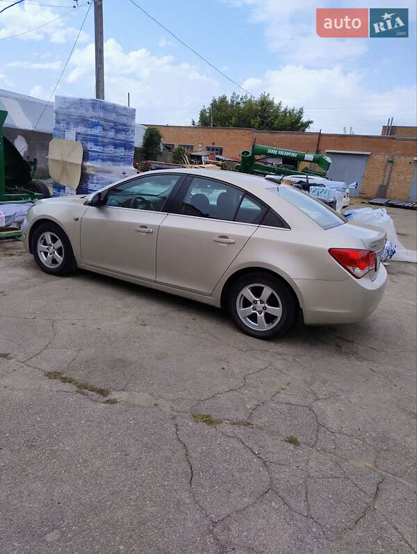 Седан Chevrolet Cruze 2015 в Полтаві