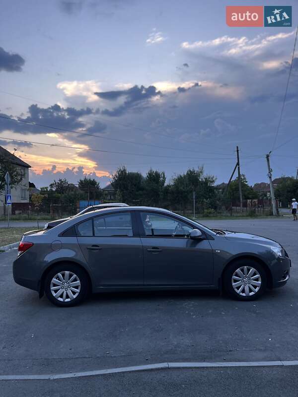 Седан Chevrolet Cruze 2011 в Мукачевому