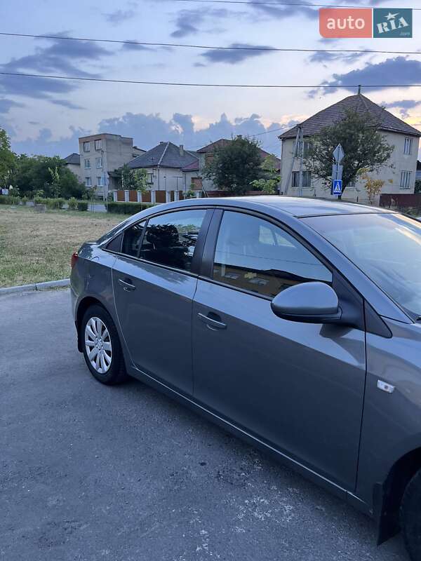 Седан Chevrolet Cruze 2011 в Мукачевому