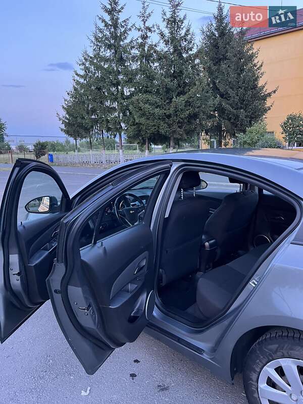 Седан Chevrolet Cruze 2011 в Мукачевому