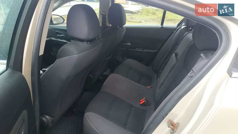 Седан Chevrolet Cruze 2014 в Івано-Франківську