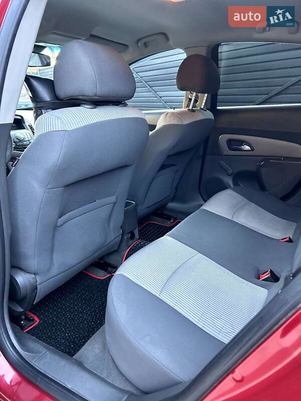 Седан Chevrolet Cruze 2009 в Чернівцях