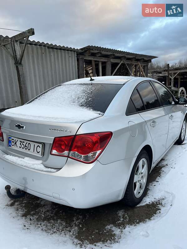 Седан Chevrolet Cruze 2010 в Дубровиці