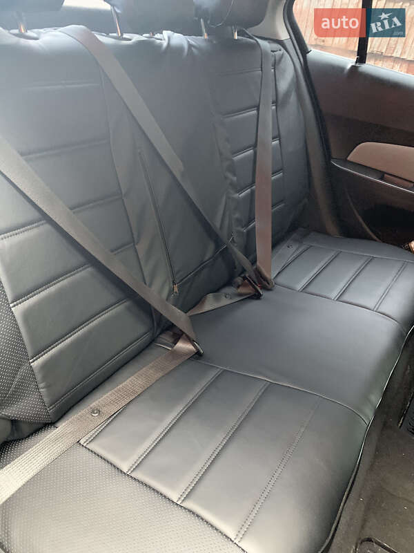 Седан Chevrolet Cruze 2011 в Мукачево