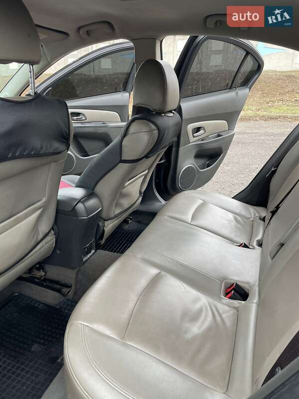 Седан Chevrolet Cruze 2009 в Днепре