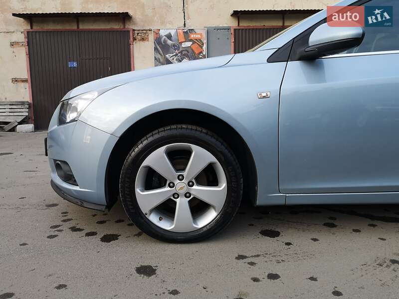 Седан Chevrolet Cruze 2010 в Калуше