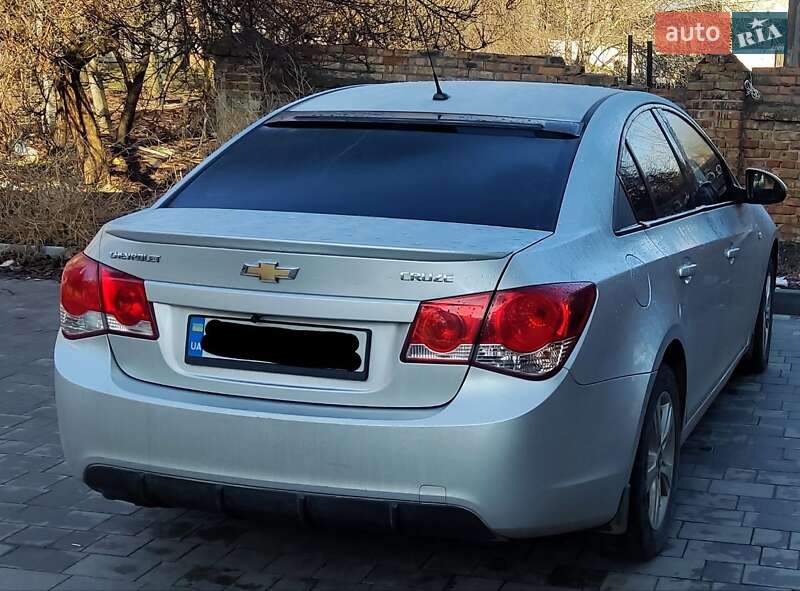 Седан Chevrolet Cruze 2011 в Новомосковске