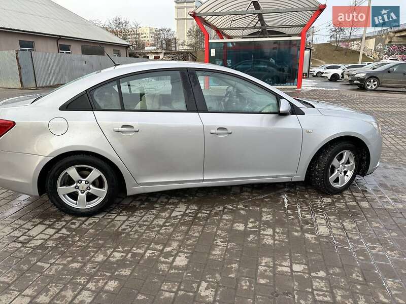 Седан Chevrolet Cruze 2009 в Львові