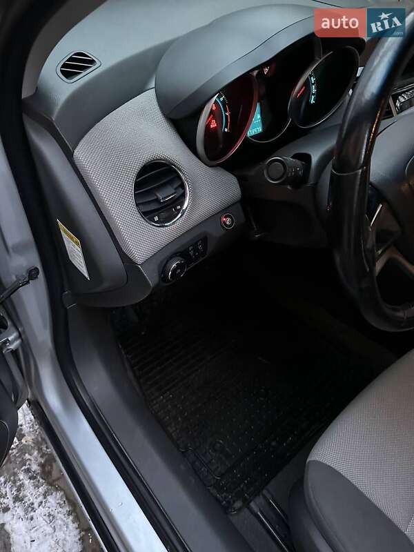 Седан Chevrolet Cruze 2009 в Львові
