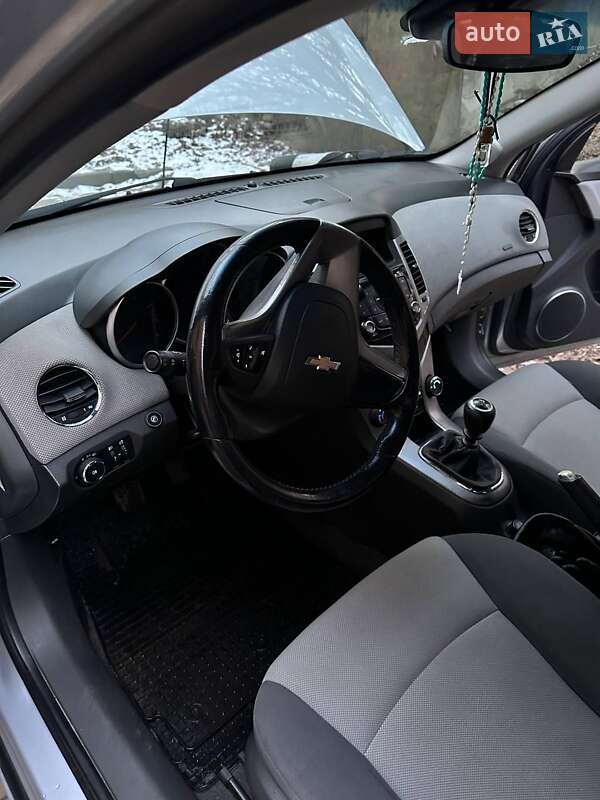 Седан Chevrolet Cruze 2009 в Львові