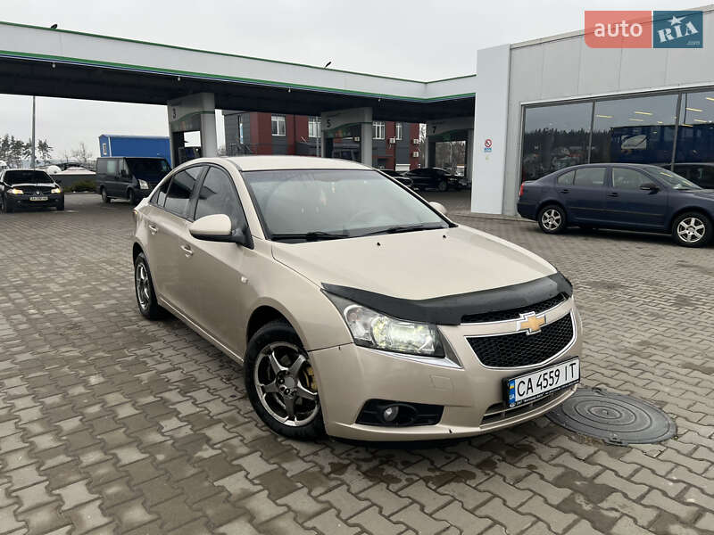 Седан Chevrolet Cruze 2011 в Києві