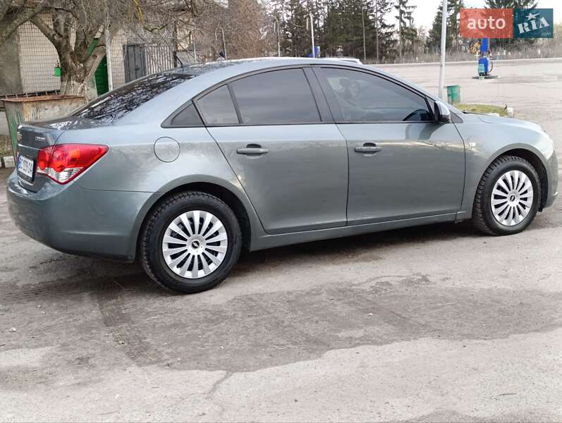 Седан Chevrolet Cruze 2011 в Теофиполе