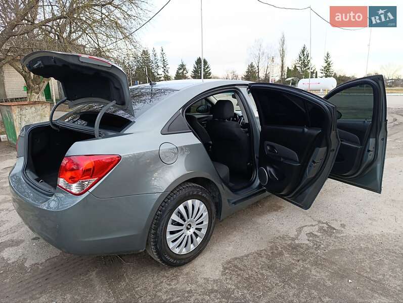Седан Chevrolet Cruze 2011 в Теофиполе