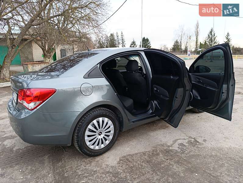 Седан Chevrolet Cruze 2011 в Теофиполе