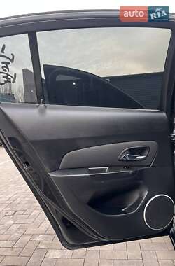 Хэтчбек Chevrolet Cruze 2011 в 