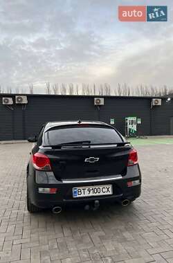 Хэтчбек Chevrolet Cruze 2011 в 