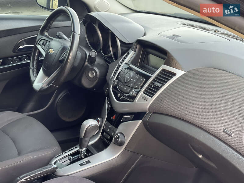 Седан Chevrolet Cruze 2014 в Черновцах
