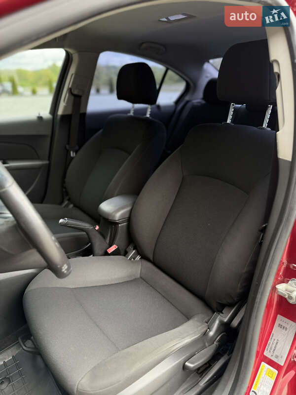 Седан Chevrolet Cruze 2013 в Черновцах