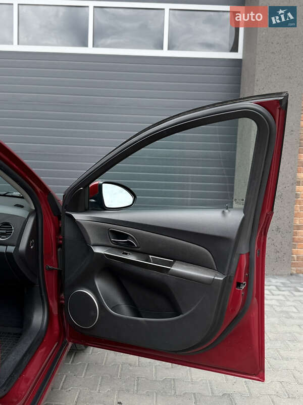 Седан Chevrolet Cruze 2013 в Черновцах