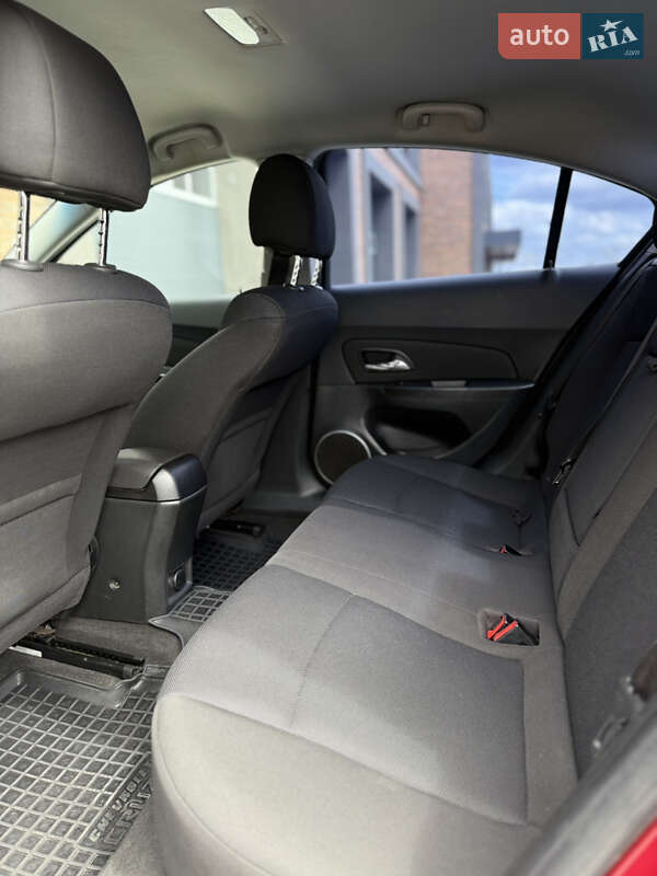 Седан Chevrolet Cruze 2013 в Черновцах