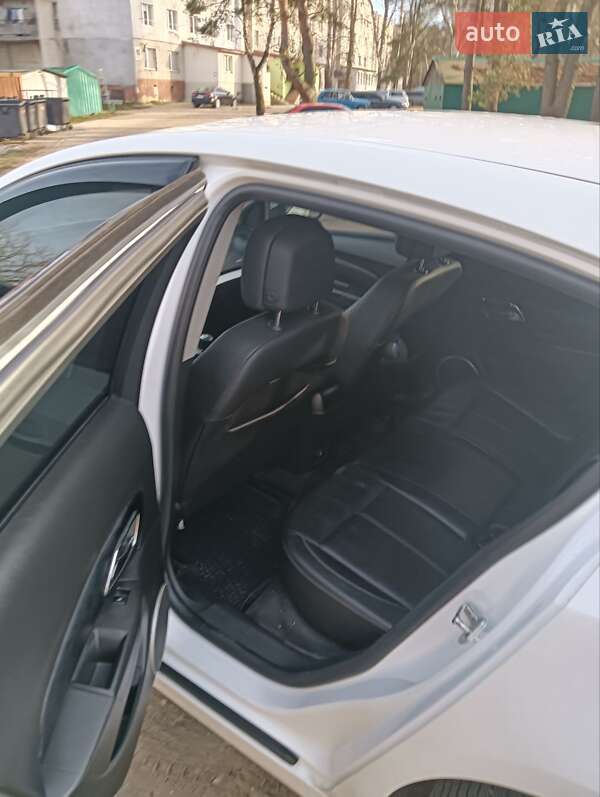 Хетчбек Chevrolet Cruze 2011 в Новояворівську