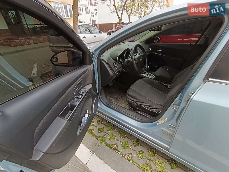 Седан Chevrolet Cruze 2011 в Тернополі
