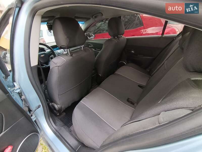Седан Chevrolet Cruze 2011 в Тернополі