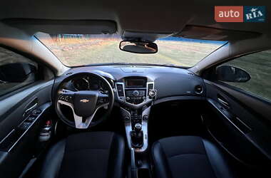 Хэтчбек Chevrolet Cruze 2011 в 
