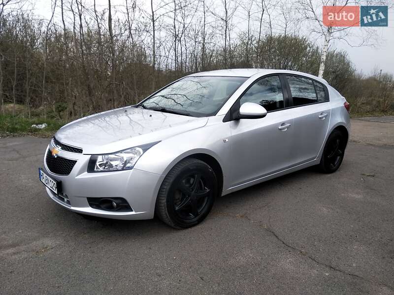 Хэтчбек Chevrolet Cruze 2012 в 