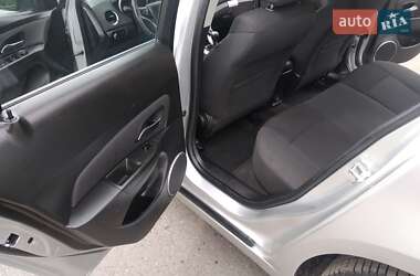 Хэтчбек Chevrolet Cruze 2012 в 