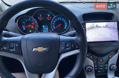 Хэтчбек Chevrolet Cruze 2012 в 