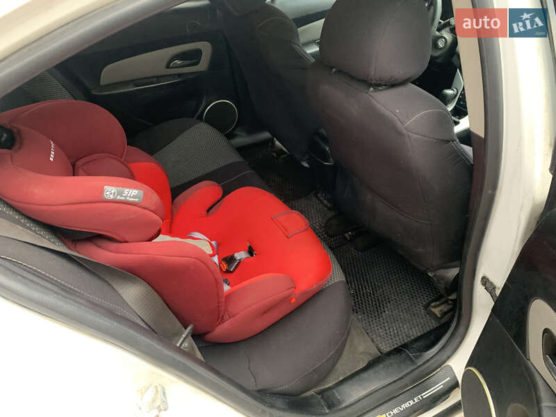 Седан Chevrolet Cruze 2010 в Малине