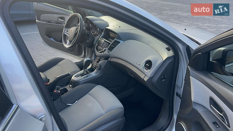 Седан Chevrolet Cruze 2010 в Львові