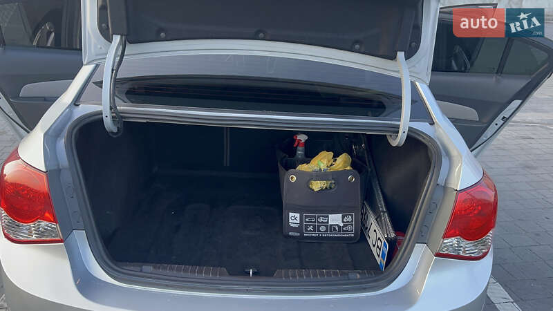 Седан Chevrolet Cruze 2010 в Львові