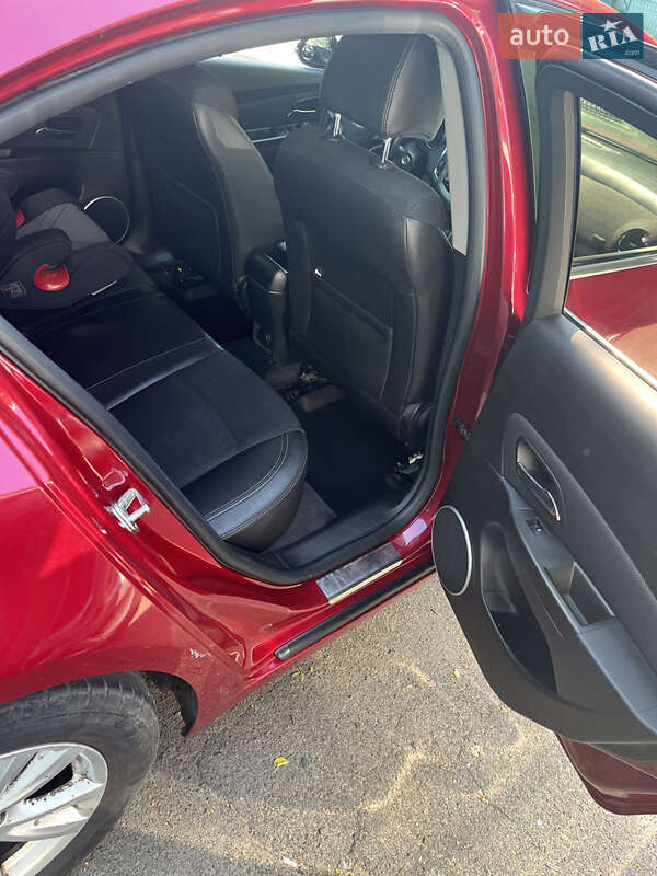 Седан Chevrolet Cruze 2014 в Романіву