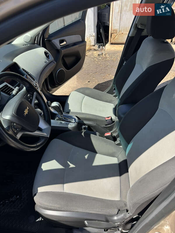 Седан Chevrolet Cruze 2011 в Чернівцях